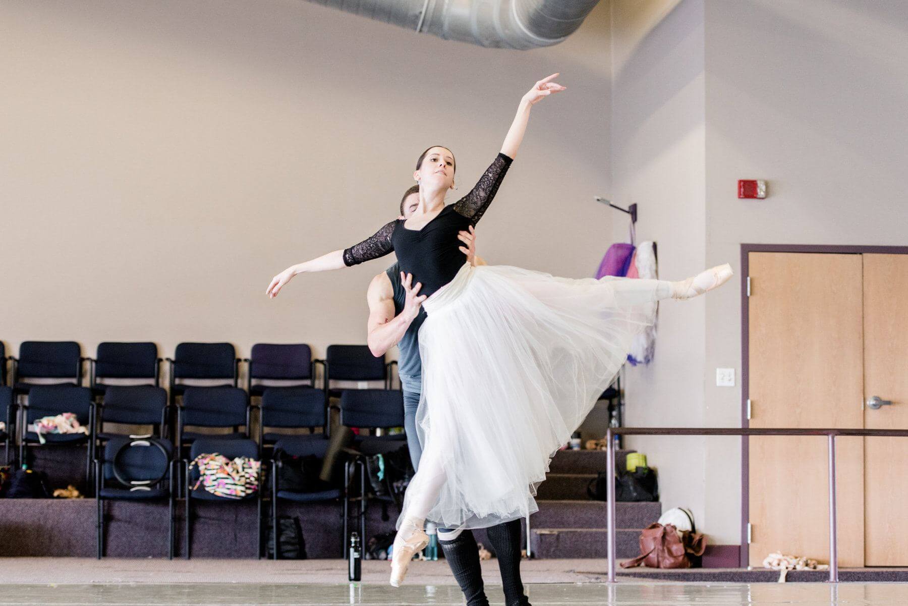 "This job demands a lot from your body. We have to take care of ourselves constantly. My whole life focuses on my performances and rehearsals," says Luiza.