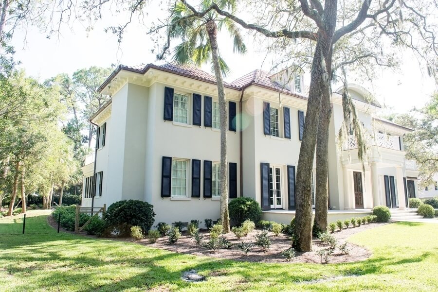 Although it looks like the mansions built in the 1920s elsewhere on posh Sea Island, this home was constructed in 2014. Sea Island houses were influenced a lot by architect Addison Mizner, who also flourished in Palm Beach, Florida. “Because of him, there are a lot of similarities between the two styles,” says Bethany. “We, of course, prefer to think of this house as Sea Island style: It’s fresh, it’s fun, and there’s just a hint of formality. Balancing classic + modern + elegance.” Although it looks like the mansions built in the 1920s elsewhere on posh Sea Island, this home was constructed in 2014. Sea Island houses were influenced a lot by architect Addison Mizner, who also flourished in Palm Beach, Florida. “Because of him, there are a lot of similarities between the two styles,” says Bethany. “We, of course, prefer to think of this house as Sea Island style: It’s fresh, it’s fun, and there’s just a hint of formality. Balancing classic + modern + elegance.”