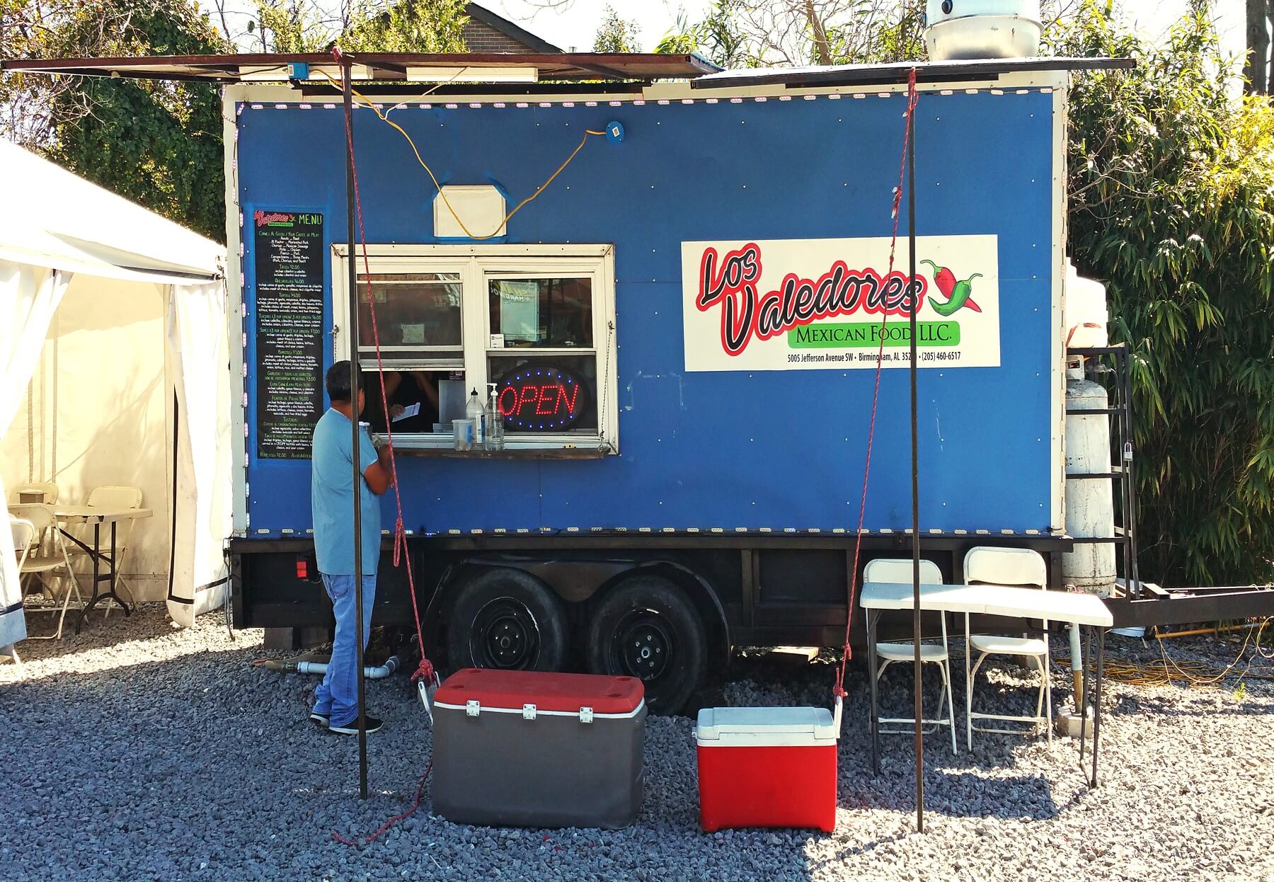 Los Valedores taco truck Los Valedores taco truck