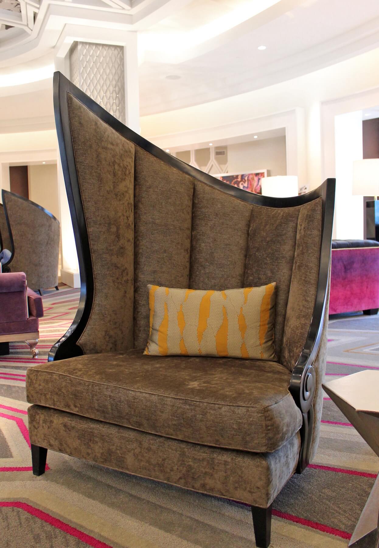 The lobby chairs, reminiscent of Elvis’ upturned collar, are fit for kings and queens.