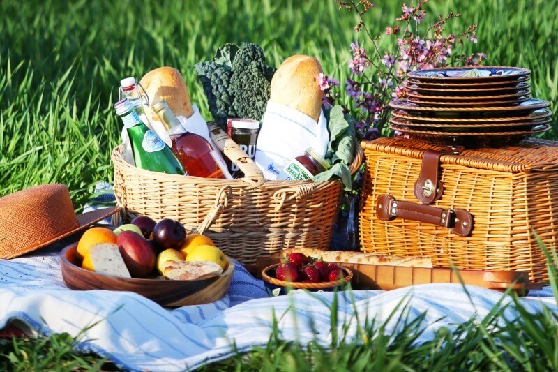 Celebrate Spring With a Perfectly Packed Picnic