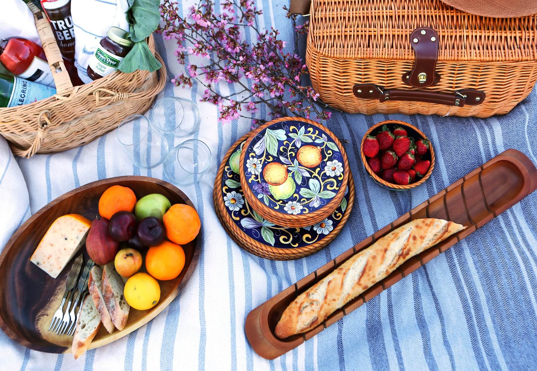 We headed to Green Door Gourmet with goods from The Registry for a picture-perfect picnic. 