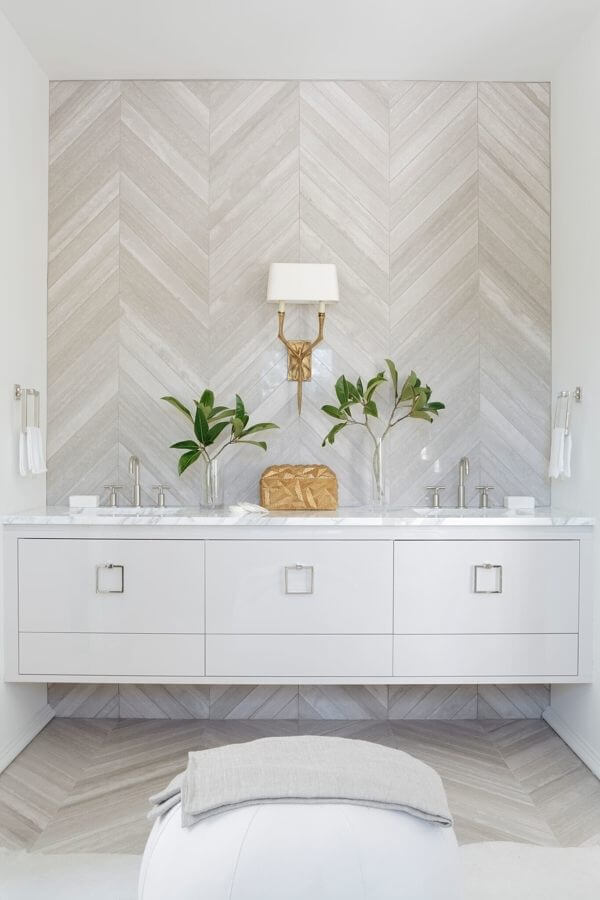 This Rosemary Beach bathroom has a Grecian vibe … mostly white and calm to complement its surroundings. Image: Mali Azima