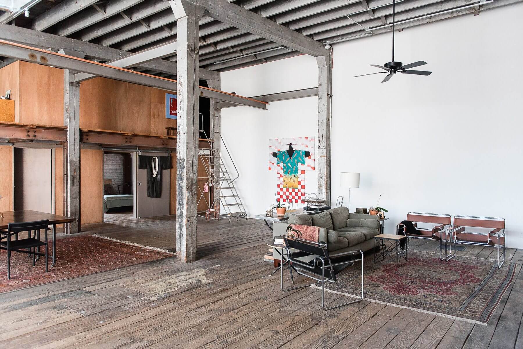 The open floor plan of this space is utterly modern and truly refreshing. The open floor plan of this space is utterly modern and truly refreshing.
