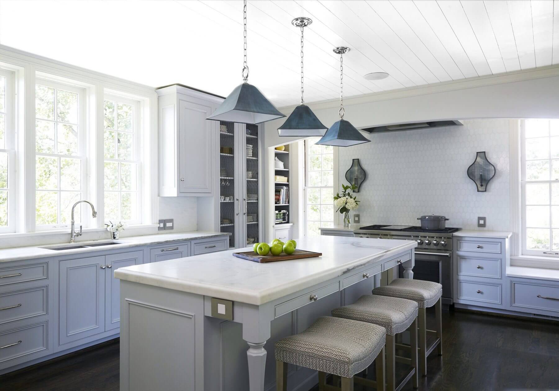 A subtle hint of blue is the perfect finishing touch to this next-level kitchen.