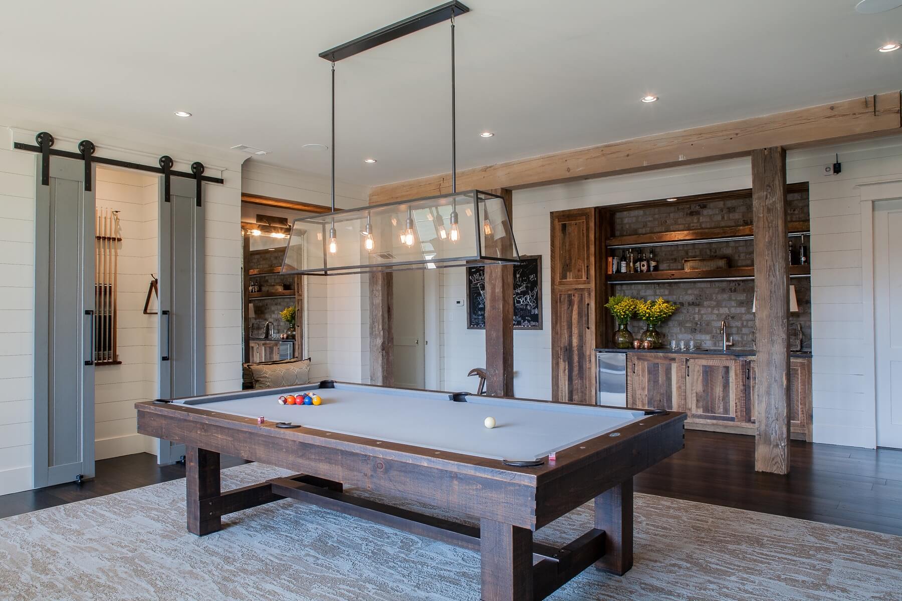 A bar and billiards complete the downstairs lounge.