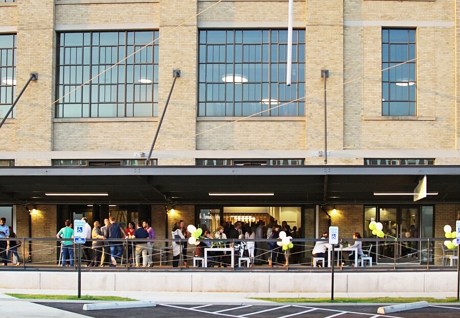 Mama Gaia is the first restaurant to open in the newly renovated Crosstown Concourse. They are located adjacent to the West Atrium. Image: Mama Gaia