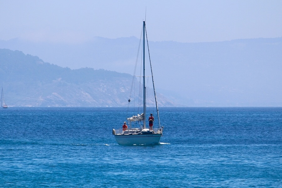 Travel by boat to the Cies Islands Travel by boat to the Cies Islands