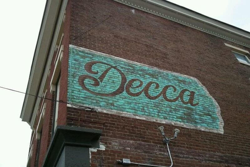 Decca is a NuLu favorite and offers great fare and late-night Derby Eve fun this year. Decca is a NuLu favorite and offers great fare and late-night Derby Eve fun this year.