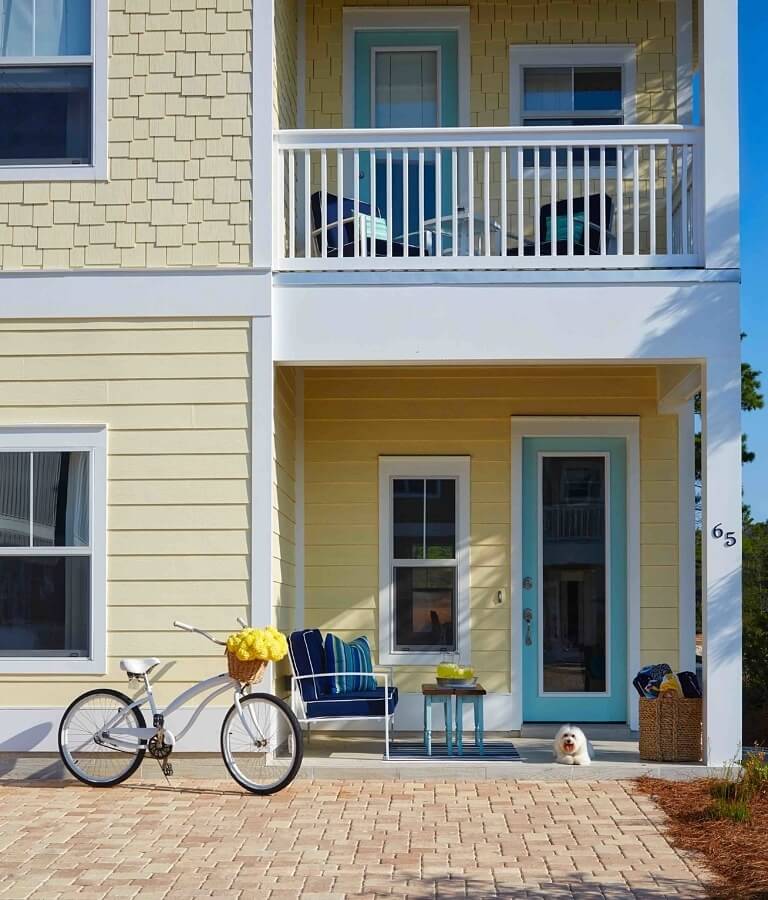 Homeowner/designer Kristin Drohan livened up this single-family house with paint trim the color of sea glass. Their Florida vacation house is a quick walk to the beach, with plenty of restaurants and activities nearby.