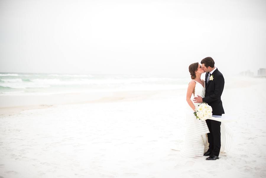 With the Gulf of Mexico in the background, the couple shares a kiss! 