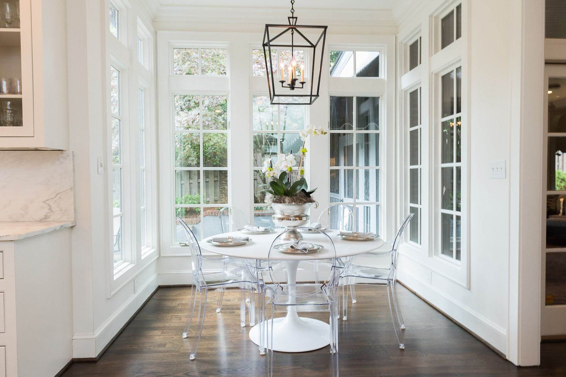 The window-surrounded breakfast nook is simply dreamy. The window-surrounded breakfast nook is simply dreamy.