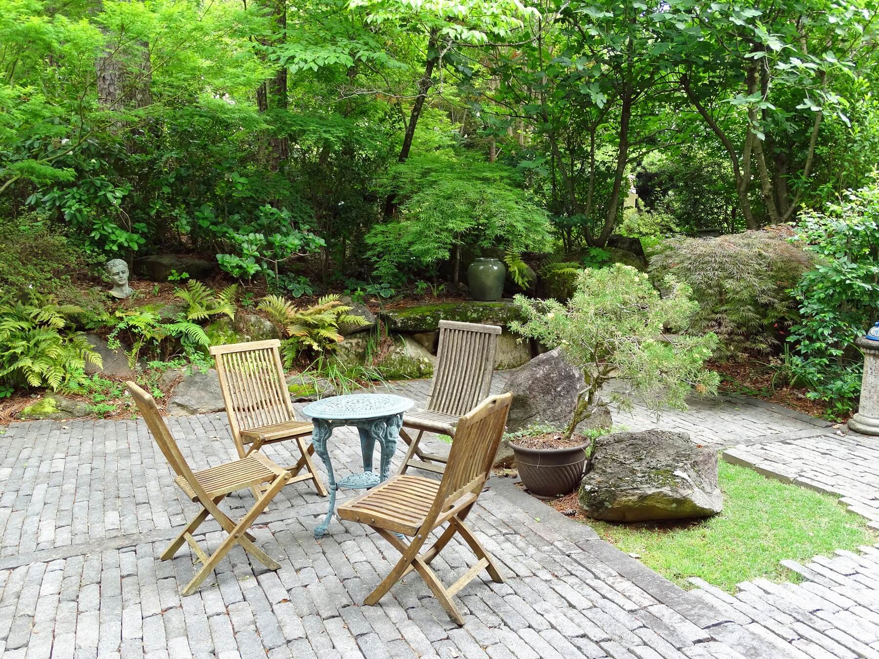 A clever brick design on this patio allows for a small grassy clearing.