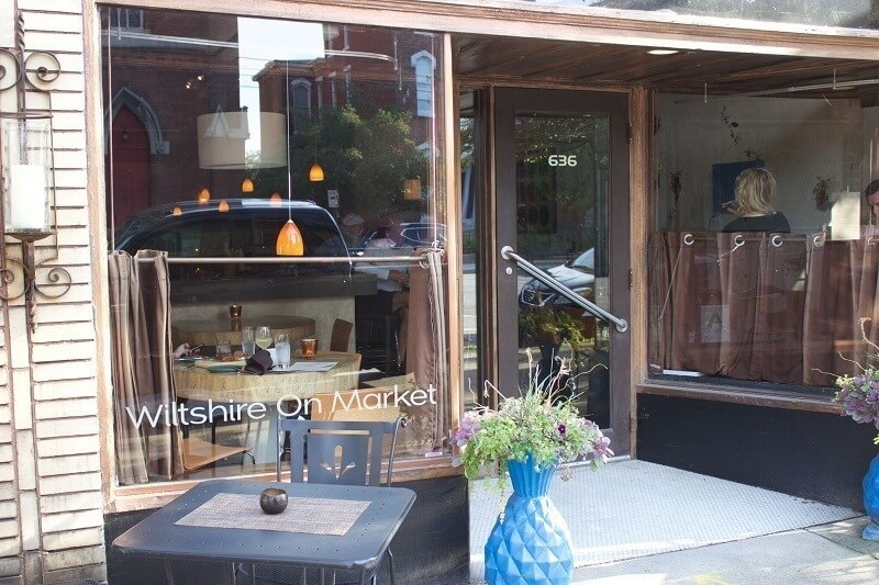 lindsay mcclave wiltshire on market outside