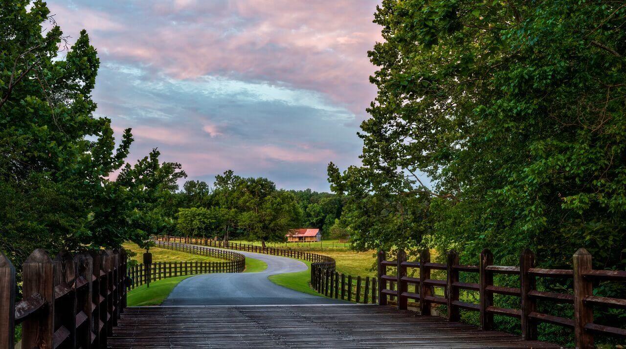 A sunset over Pursell Farms showcases the wedding venue's natural beauty. Image: Pursell Farms 