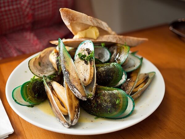 Traditional Spanish-Style Mussels