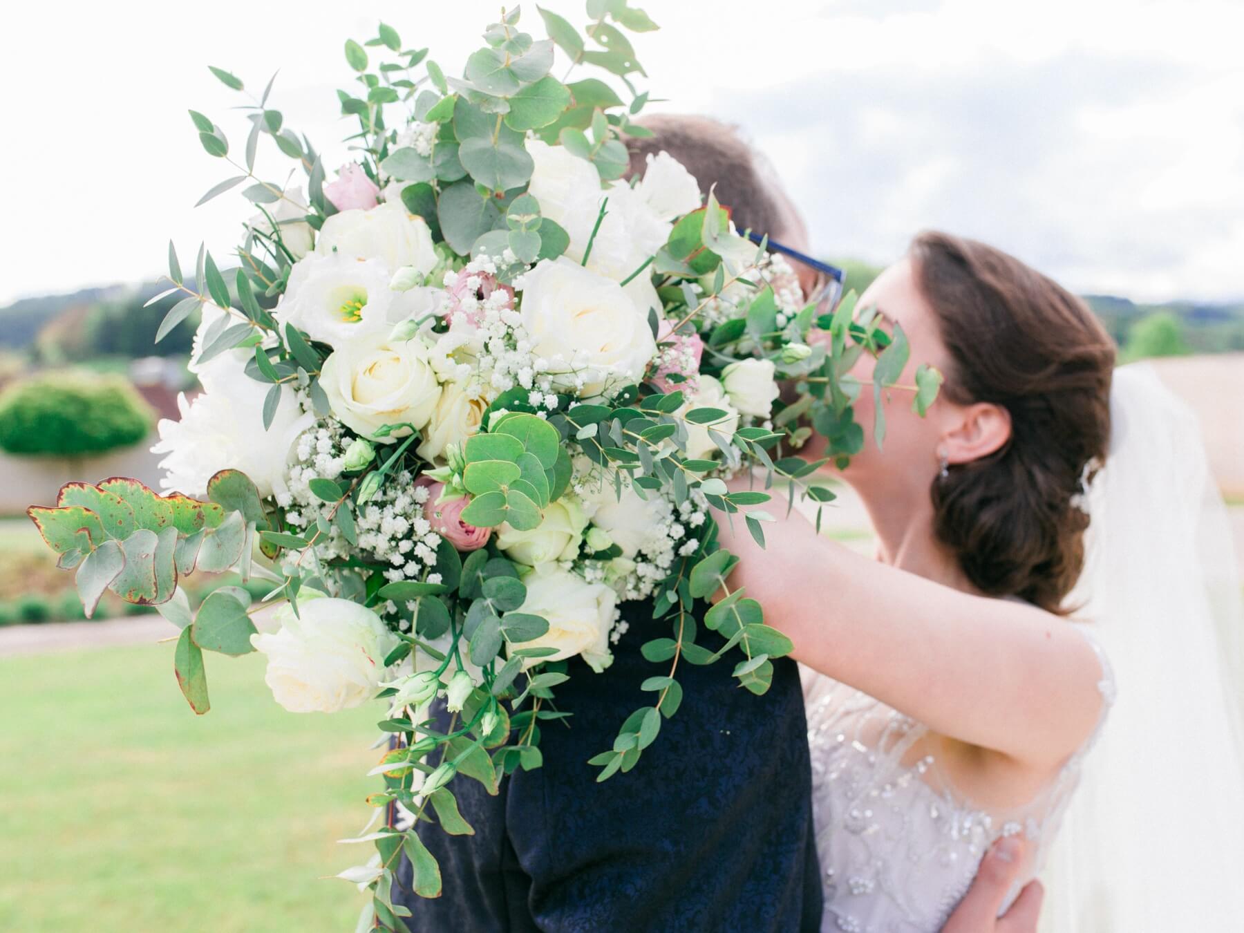 Kelli's gorgeous bouquet includes gorgeous white blooms, dramatic green tendrils and pops of pretty pink.