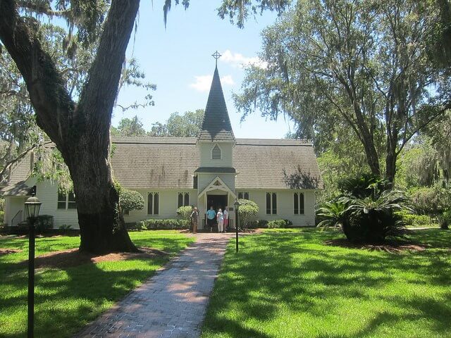 Be sure to visit the historic cemetery next door to christ Church.Be sure to visit the historic cemetery next door to christ Church.