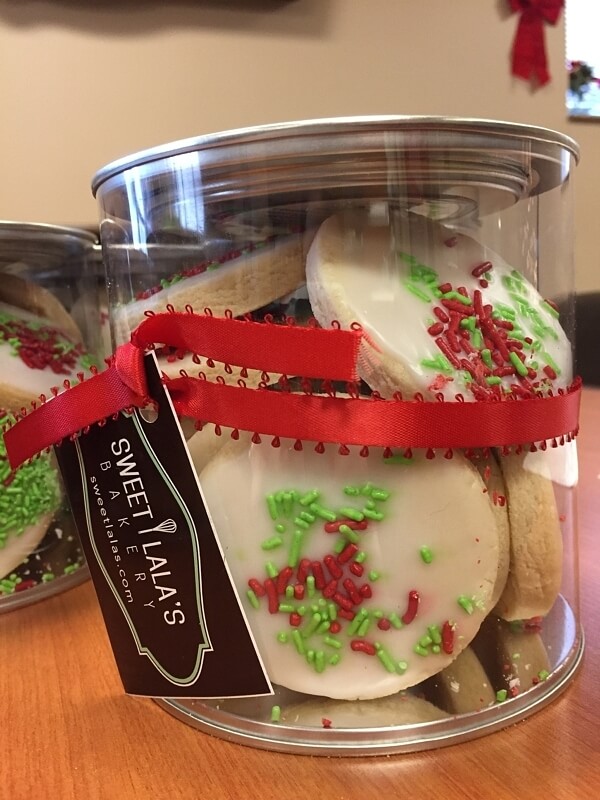 Using owner Lauren Young’s family recipe, Sweet LaLa’s cookies have a soft texture and hint of almond. They are so good you won’t be able to stop at just one! A “Dainty Dozen” tin of 12 cookies is $15. Image: Sweet LaLa’s Cookies Memphis made food gifts