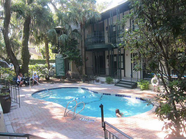 During the hottest parts of the day. Village Inn guests dodge the sun in this pleasant and shady pool. Sometimes, a party breaks out.