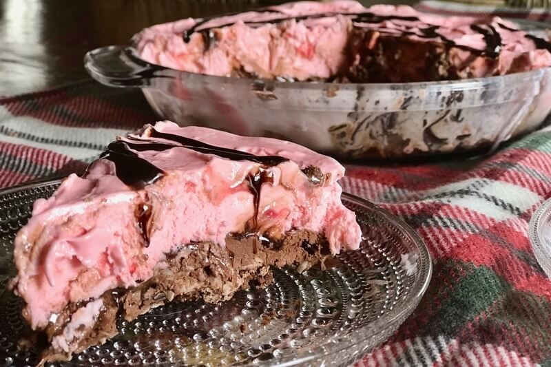 Peppermint-Chocolate Ice Cream Pie