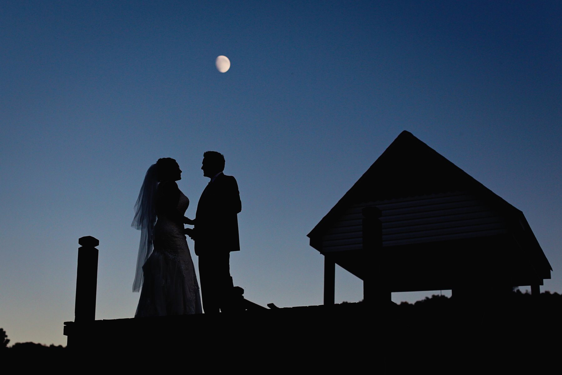 Not only did Megan and Christian have picture-perfect weather for their afternoon nuptials, but they were also blessed with a gorgeous evening sky — must have been all that good luck from burying the bourbon bottle! Richwood on the River