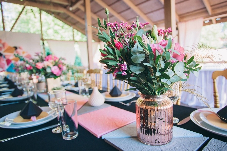 Shop flowers at these local florists! Shop flowers at these local florists!
