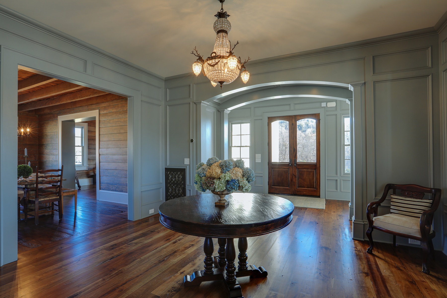 The home was carefully renovated, with attention paid to the most minute detail to ensure the authenticity of the design. The result is an amazing house filled with elegance and intrigue.