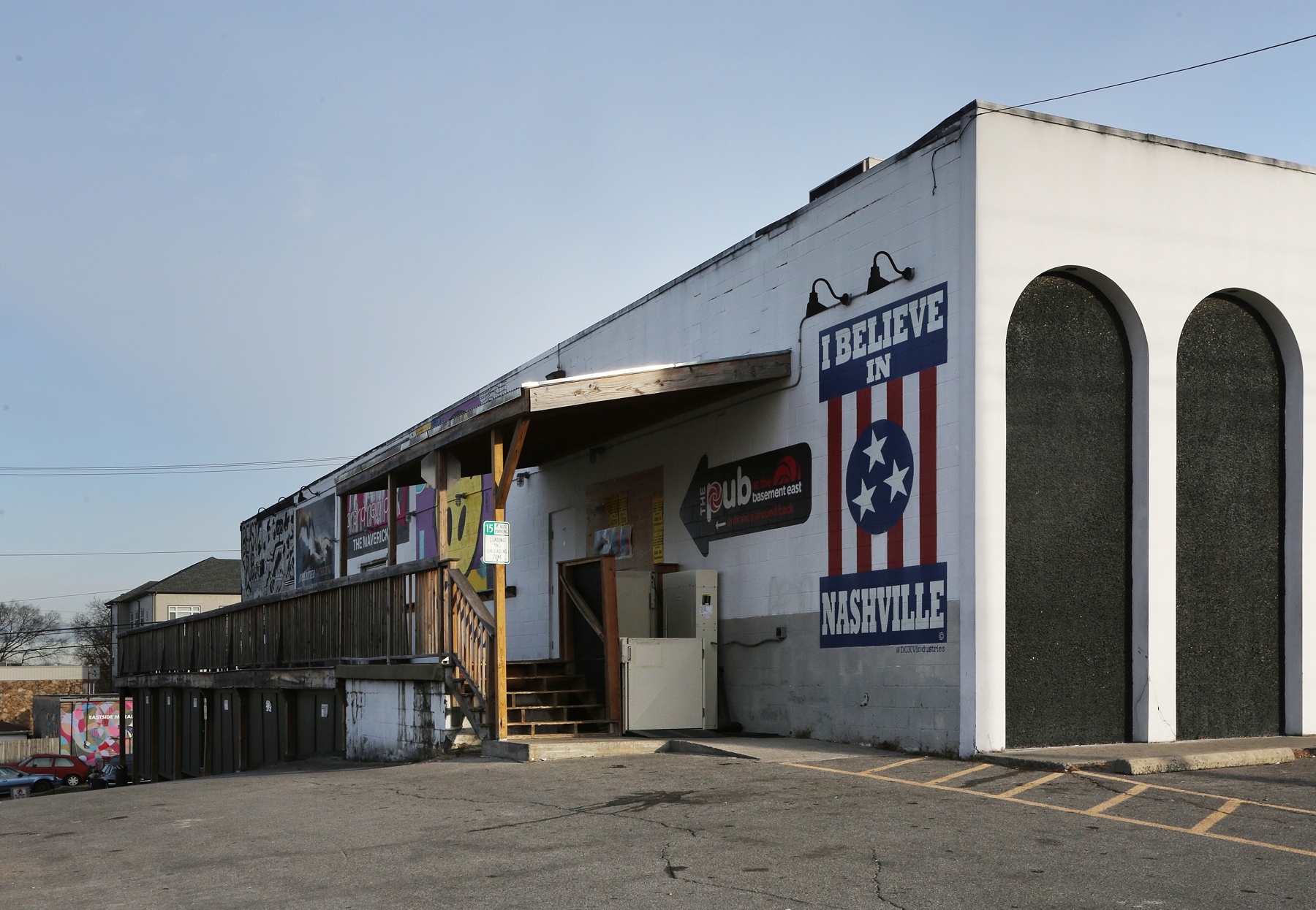 There's plenty of eye candy to ogle on the alley. Alley 258