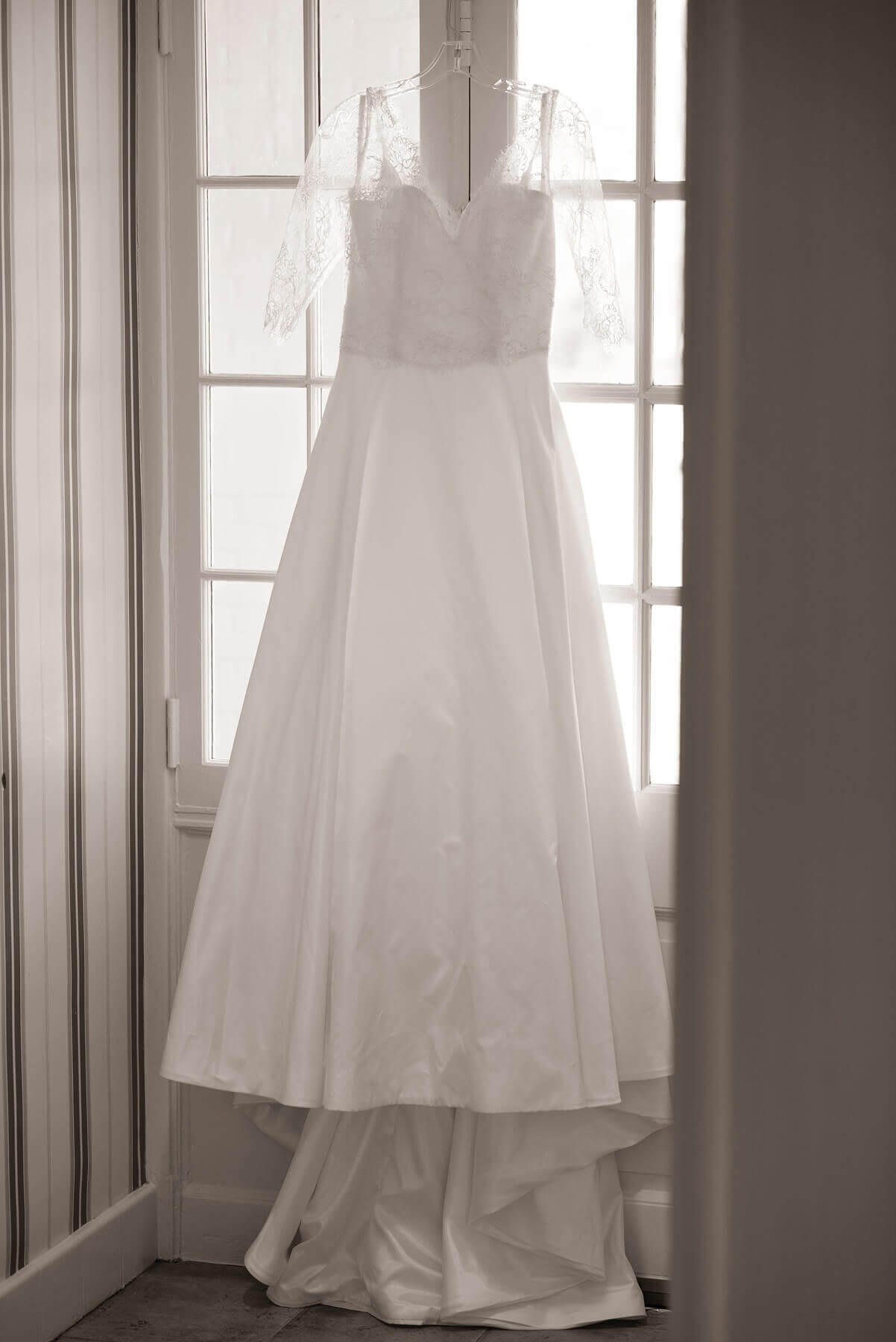 A Gorgeous Winter Wedding at Charlotte Country Club - 2 ©2018 Piper Warlick Photography Visconage for SBP 003 Reproduction Rights Granted