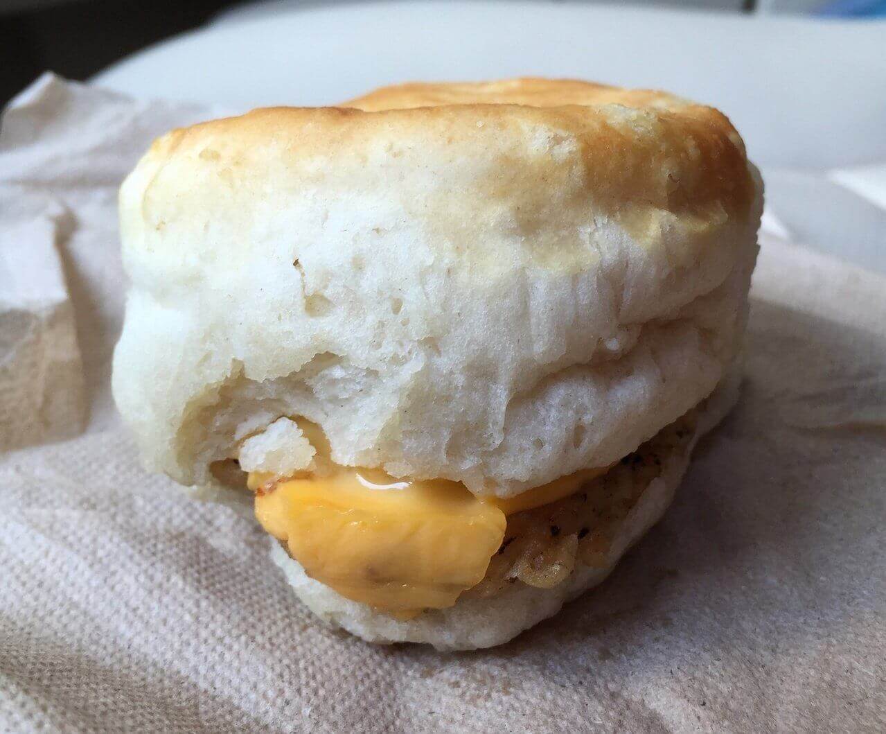 A buttery biscuit sandwich is on the breakfast menu; juices and smoothies are offered all day.