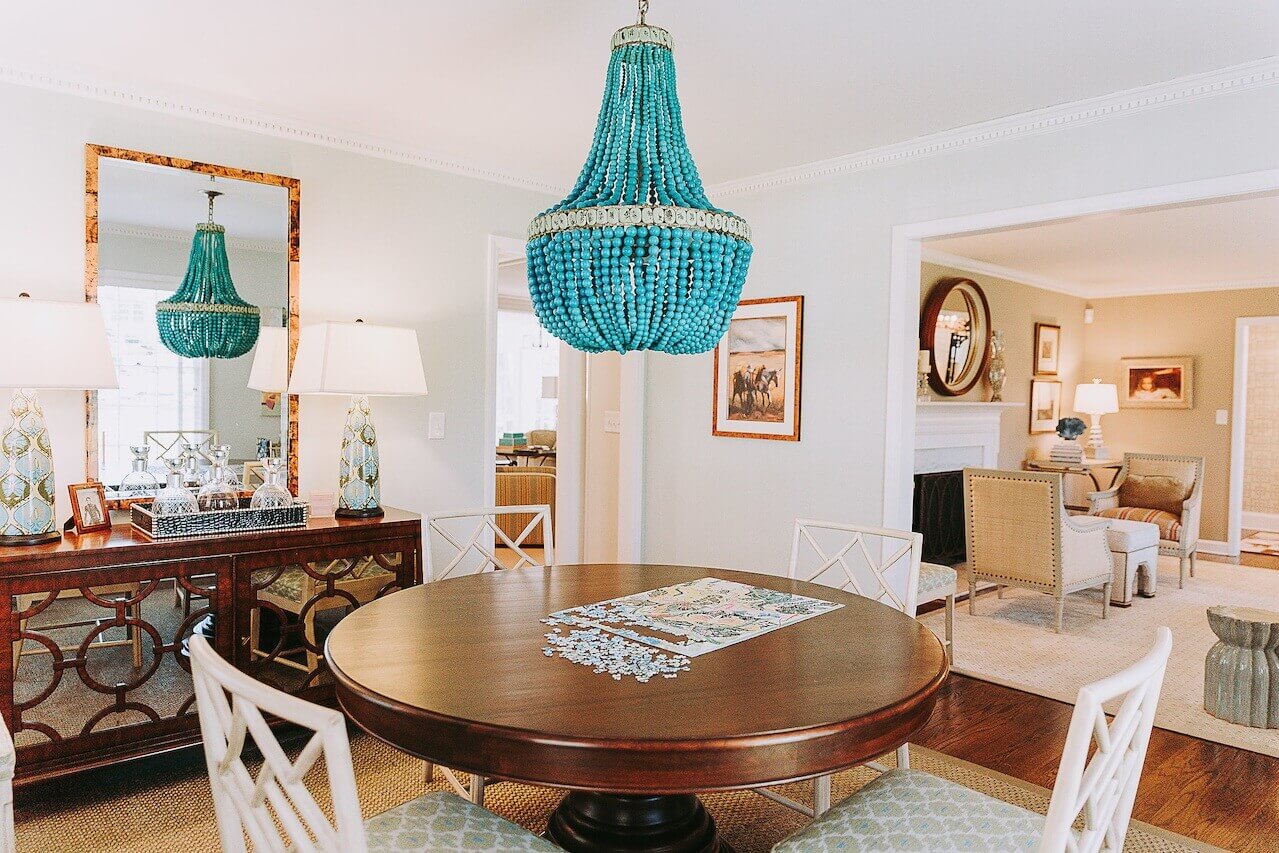Blue chandelier|styleblueprint.com 