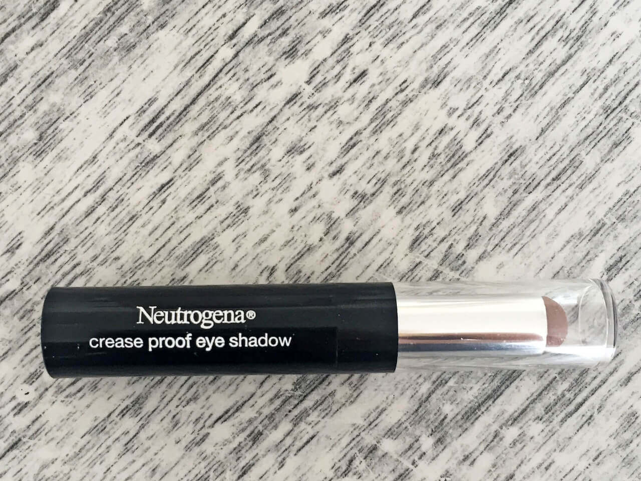 Safe for sensitive eyes, the Neutrogena Crease Proof Eye Shadow brightens eyes without creasing, fading or smudging.