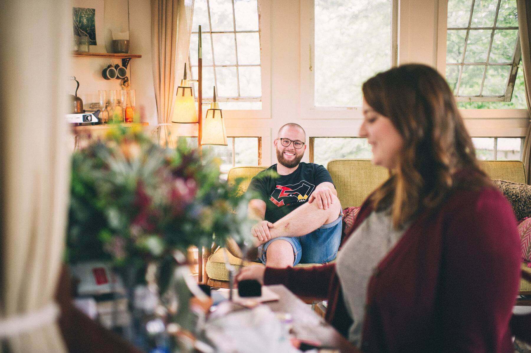 The grin on Brian’s face captures it all. This couple loved their low-key morning in the treehouse before their ceremony. treehouse elopement