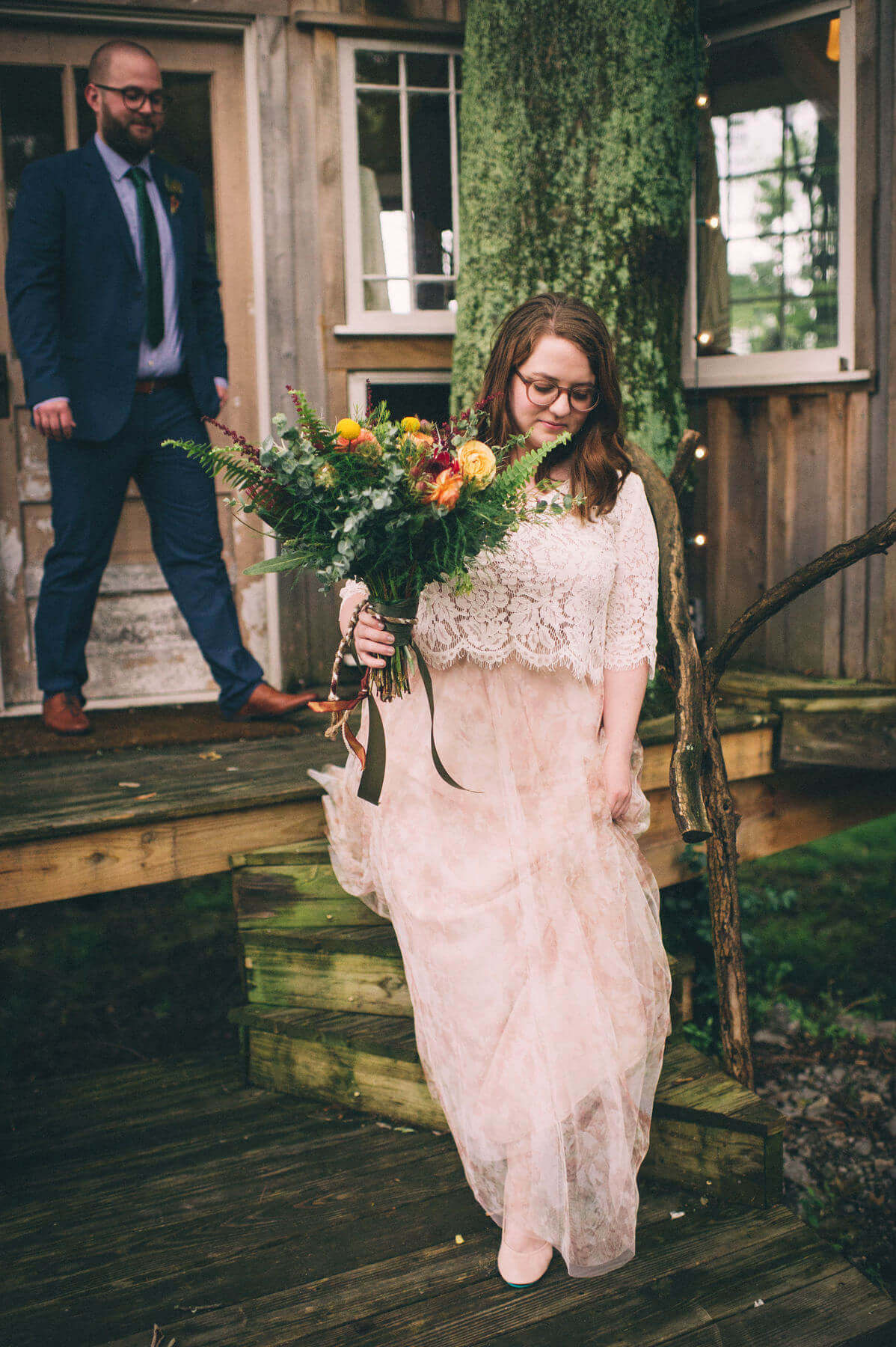 When planning the elopement, Jessica’s mind kept returning to the treehouse Airbnb she’d visited in Nashville the previous year. This dreamy, light-filled house in the trees was the perfect backdrop for their intimate ceremony and provided a cozy place to get ready, as well! treehouse elopement