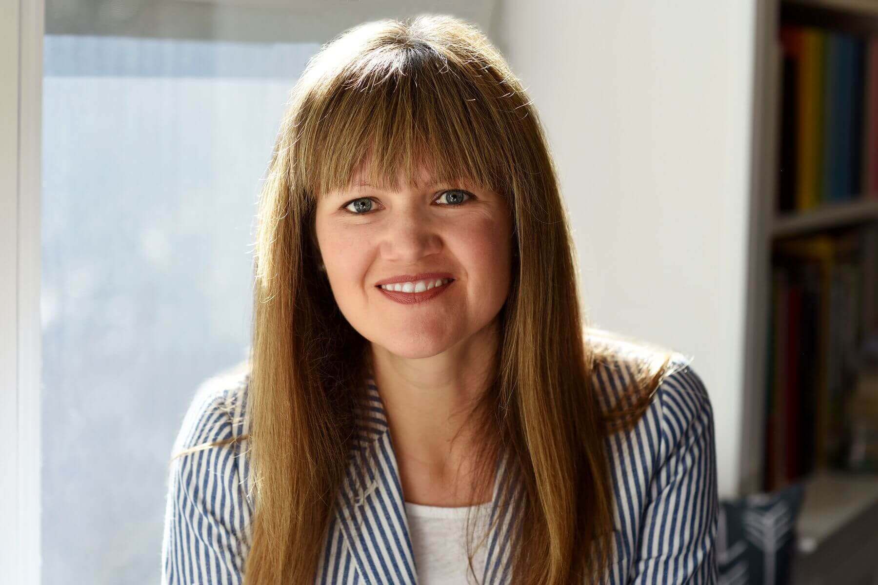 Anne Bogel of Modern Mrs. Darcy: FACES of Louisville