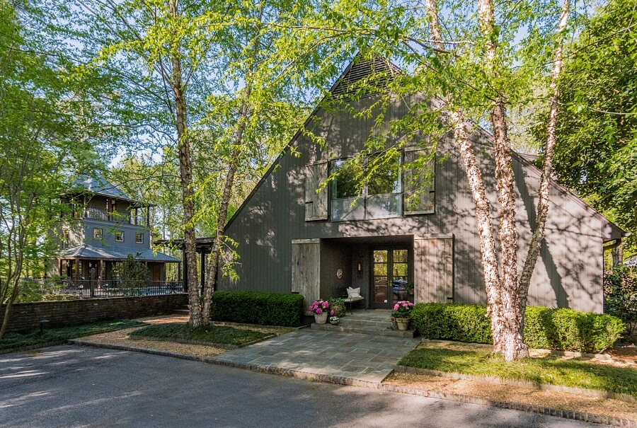 Welcome to this contemporary farmhouse listed by RealtySouth. Welcome to this contemporary farmhouse listed by RealtySouth.