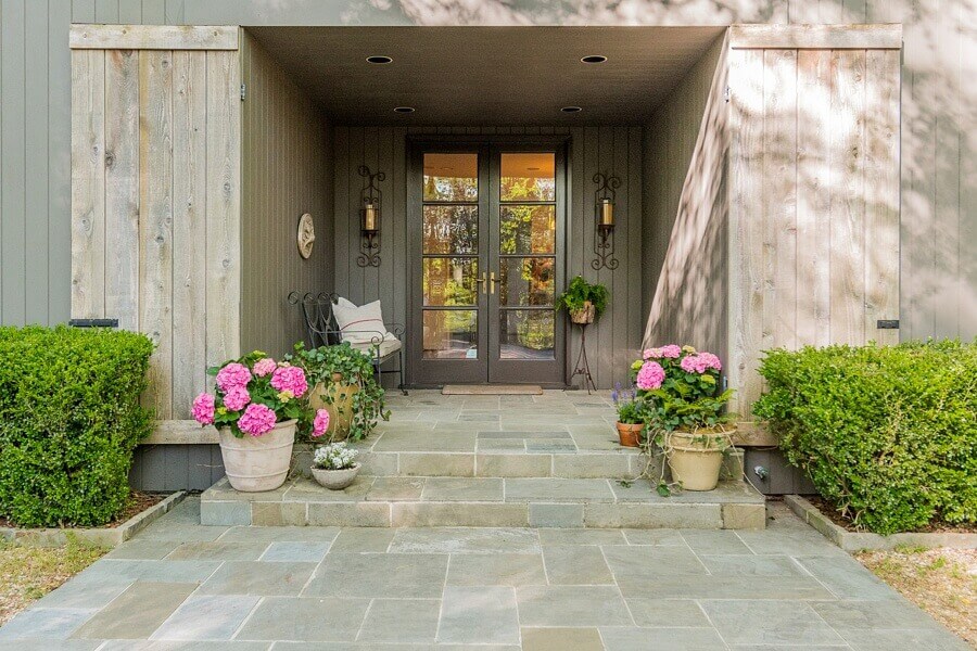 Welcome to this contemporary farmhouse listed by RealtySouth. Welcome to this contemporary farmhouse listed by RealtySouth.