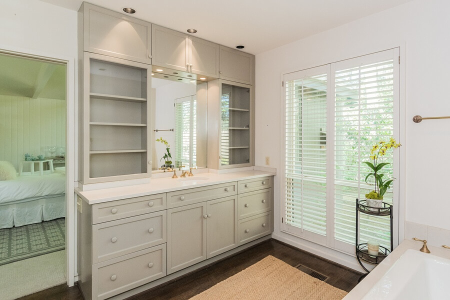 Welcome to this contemporary farmhouse listed by RealtySouth. Welcome to this contemporary farmhouse listed by RealtySouth.