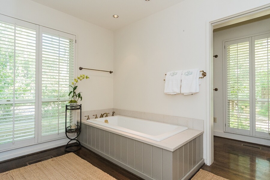 Welcome to this contemporary farmhouse listed by RealtySouth. Welcome to this contemporary farmhouse listed by RealtySouth.