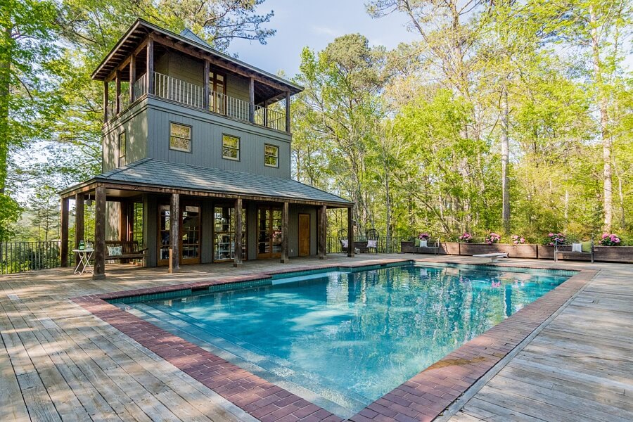 Welcome to this contemporary farmhouse listed by RealtySouth. Welcome to this contemporary farmhouse listed by RealtySouth.
