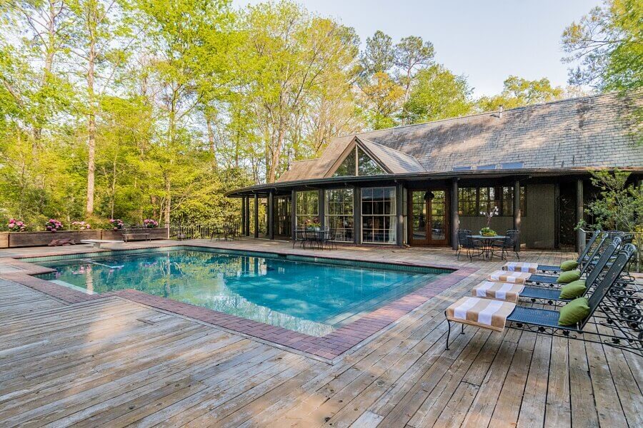 Welcome to this contemporary farmhouse listed by RealtySouth. Welcome to this contemporary farmhouse listed by RealtySouth.