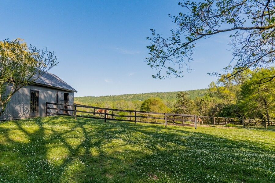 Welcome to this contemporary farmhouse listed by RealtySouth. Welcome to this contemporary farmhouse listed by RealtySouth.