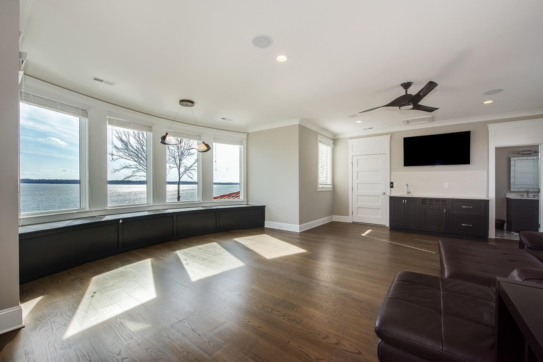 The sunlight casts amazing natural light in this beautiful room. Recessed lighting and warm hardwood floors coupled with an expansive window seat create the ultimate in modern luxury. The sunlight casts amazing natural light in this beautiful room. Recessed lighting and warm hardwood floors coupled with an expansive window seat create the ultimate in modern luxury.