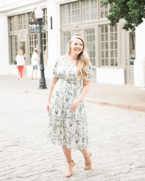 You'll find many fashion and style bloggers posing along the charming Morris Avenue. You'll find many fashion and style bloggers posing along the charming Morris Avenue.