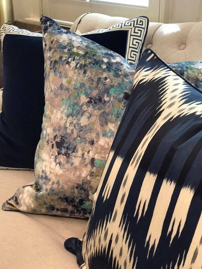 sb theory navy pillows e1531238622968