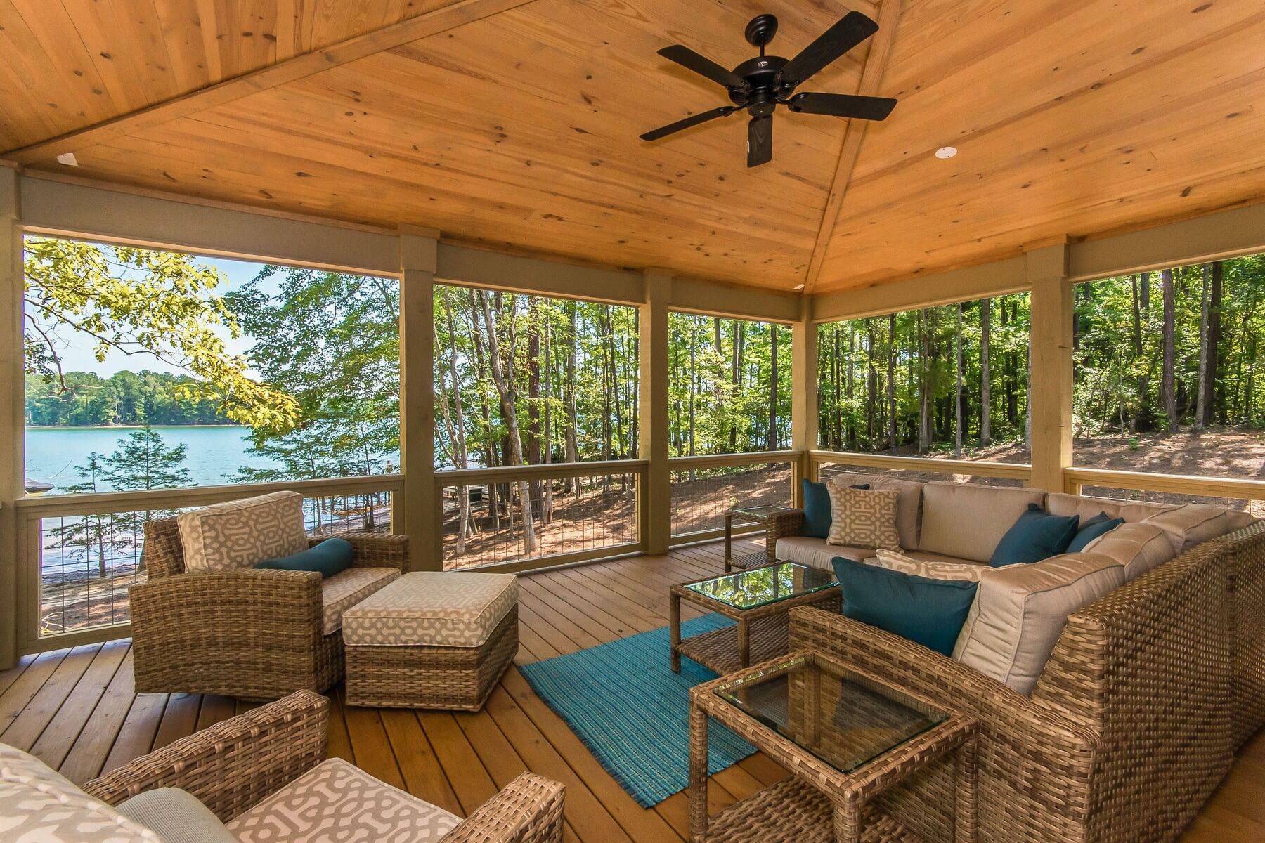 Covered porch - Cedar Point Lake Martin