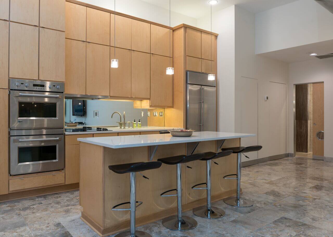 A soothing color palette and a contemporary vibe was important to Elisa as she designed the space. Image: Alan Bates