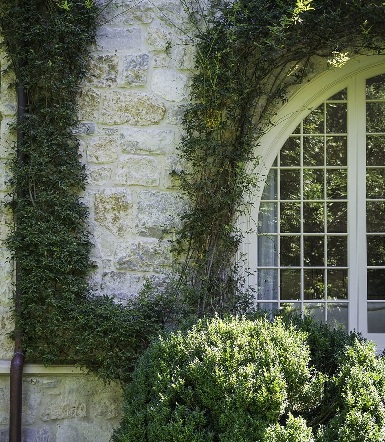 Simplicity and Refinement Surround this Charlotte Home Simplicity and Refinement Surround this Charlotte Home