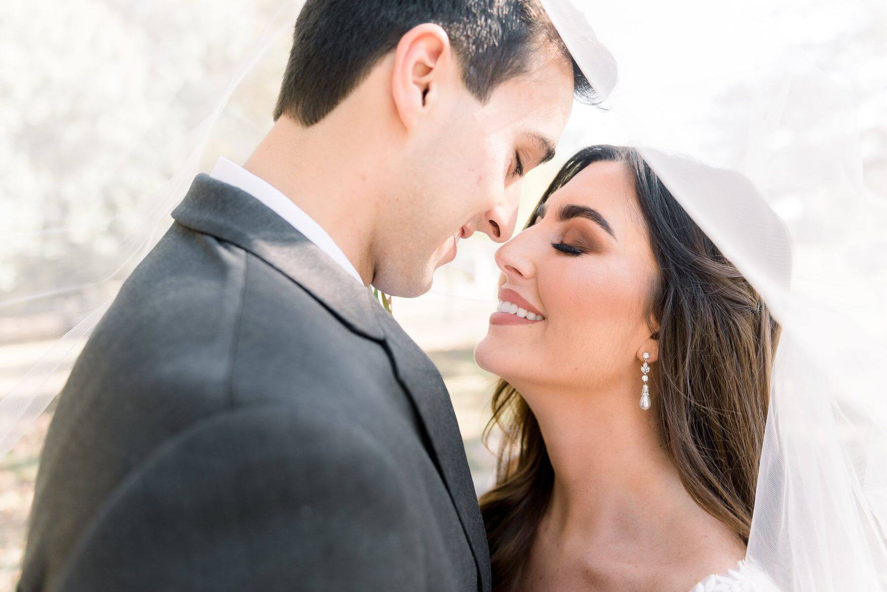 Who needs tradition? These unhurried, intimate moments together before the ceremony are so special!